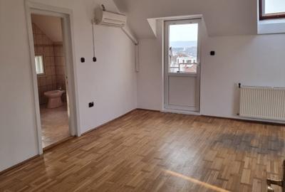 Vila de 688 mp, 700mp teren, 10 parcari, garaj de 60mp - 4