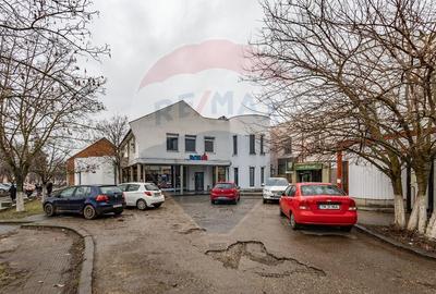 Spațiu comercial, de 1,048 mp, în Central - 3