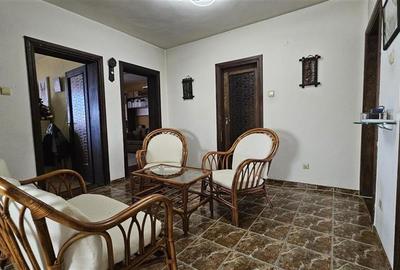 Casă individuală cu 8 camere cu Canalizare în Girocului - 11