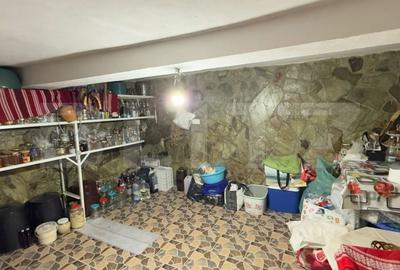 Casă cu 9 camere cu Teren 1860 Mp în Scoarța - 1