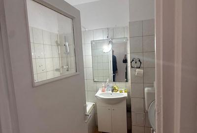 Apartament cu 3 camere semidecomandat în Grivița