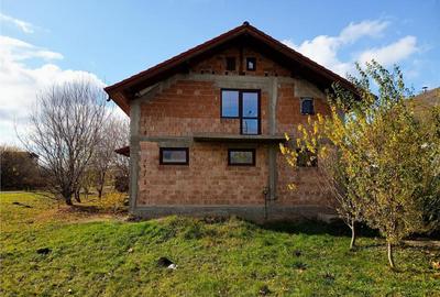 Casă cu 4 camere cu Teren 300 Mp în Hărman - 9