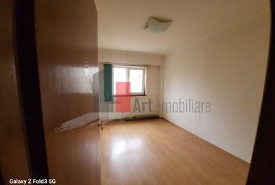 Apartament 3 camere decomandat