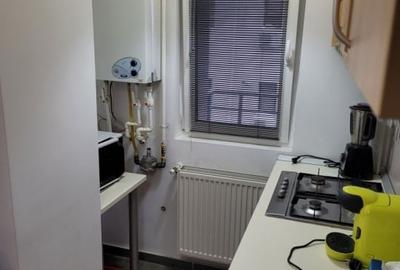 Garsoniera, 30mp, decomandata, centrala, Metrou, 1 Decembrie - 5