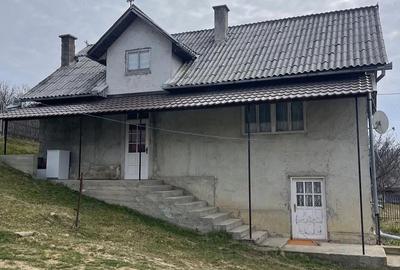 Casă cu 4 camere cu Teren 6 Mp în Lunca - 1