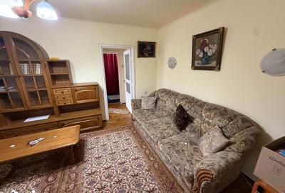 Apartament cu 3 camere, mobilat în Central