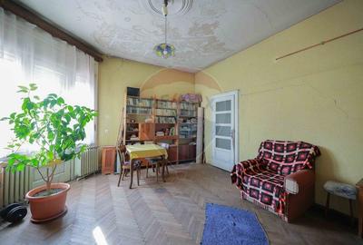 Casă Evreiască de Vânzare, Singur în Curte în zona Ultracentral - 4