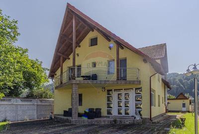 Casă cu 10 camere cu Teren 1074 Mp în Moieciu - 14