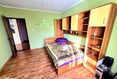 Casă cu 8 camere cu Teren 1146 Mp în Vânători - 1