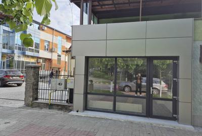 Spațiu comercial, de 60 mp, în Central - 4