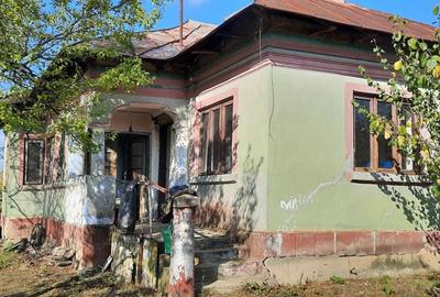 Casă cu 3 camere cu Teren 1300 Mp în Central