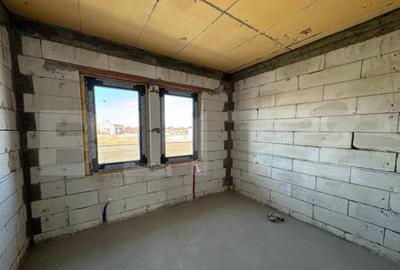 Casă cu 4 camere cu Teren 339 Mp în Central - 2