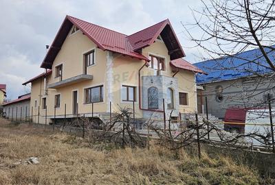 Casă cu 6 camere cu Teren 1000 Mp în Sfântu Ilie - 3