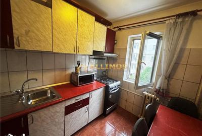 Apartament cu 2 camere decomandat în Republicii