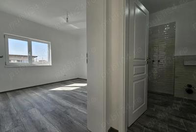 Casă cu 3 camere în Dumbrăvița