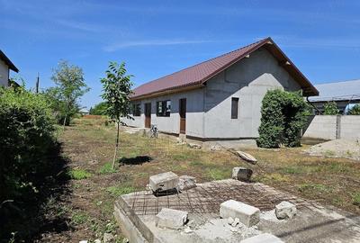 Casă cu 2 camere cu Teren 3442 Mp în Rusănești - 4