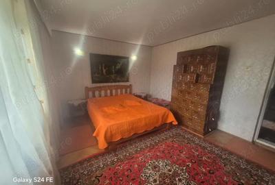 Casă cu 6 camere cu Teren 3500 Mp în Central