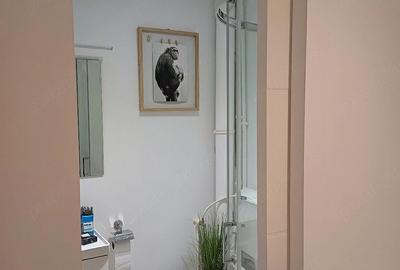 Apartament cu 3 camere semidecomandat în Central - 1