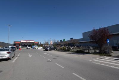 Spațiu comercial, de 600 mp, în Central - 3