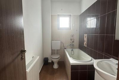 CASA LA PRET DE APARTAMENT - 4 CAMERE 2 BAI -STRADA ASFALTATA - 6