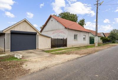 Casa si teren 2173 mp de vanzare in Tipar , la 12km de Chisineu Cris - 1