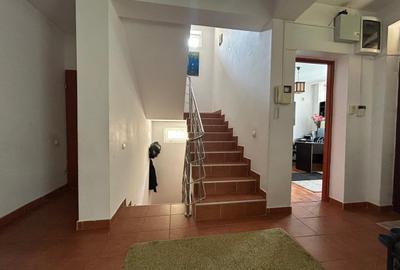 Casă cu 10 camere cu Teren 600 Mp în Prelungirea Ghencea - 1