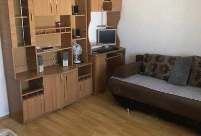 Garsonieră decomandată în Broșteni - 1