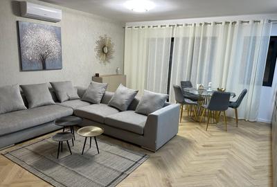Apartament cu 3 camere semidecomandat, mobilat în Pipera