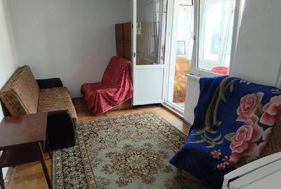 Garsonieră decomandată în Precista