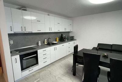 Apartament cu 3 camere decomandat în Piața Centrală - 3