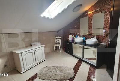 Casă cu 7 camere cu Teren 292 Mp în Central - 3