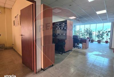 Spațiu comercial, de 120 mp, în Central - 8