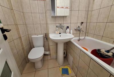 Apartament 2 camere, etaj 3, bucatarie mobilata,zona Milcov - 5
