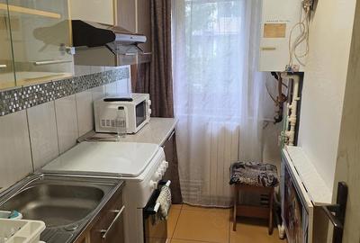 Apartament cu 2 camere nedecomandat în Km 4 - 9