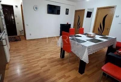 Apartament cu 3 camere semidecomandat, mobilat în Florești