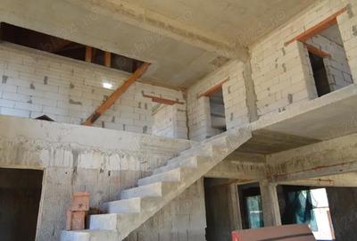 Casă cu 7 camere cu Teren 1800 Mp în Mănăstirea Doamnei - 2