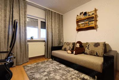 Proprietar vand apartament cu 2 camere etaj 4 - 2