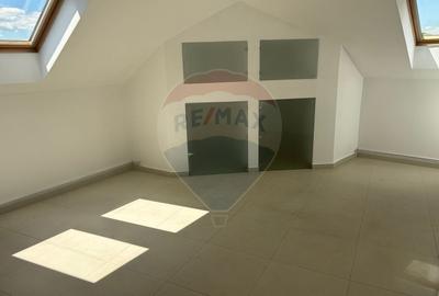Birou, de 225 mp, în Central - 2