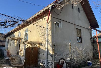 Casă cu 4 camere cu Teren 360 Mp în Central - 1