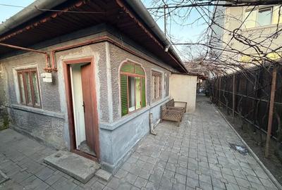 Casă cu 4 camere cu Teren 250 Mp în Central