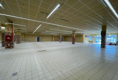 Piata 700, Unirii, spatiu SAD 619,71mp/984 mp, ultracentral,parcare - 2
