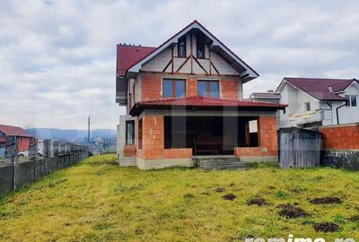 Casă cu 5 camere cu Teren 1000 Mp în Unirea - 2