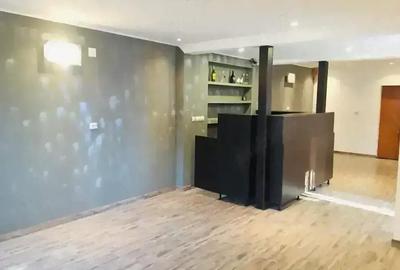 Spațiu comercial, de 200 mp, în Central - 3