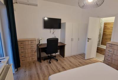 Apartament cu 3 camere decomandat în P-ța Unirii
