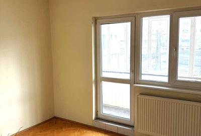 Apartament cu 4 camere decomandat în Central - 2