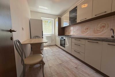 Apartament cu 3 camere decomandat în Cățelu