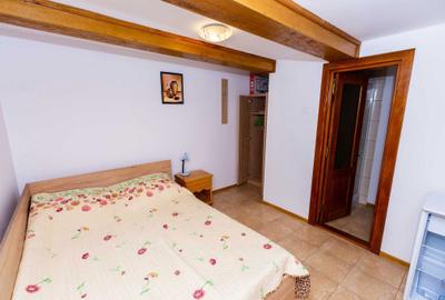 Casă cu 4 camere decomandat în Săcelu - 8