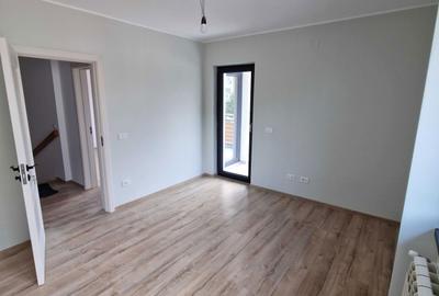 Casă cu 4 camere în Central - 2