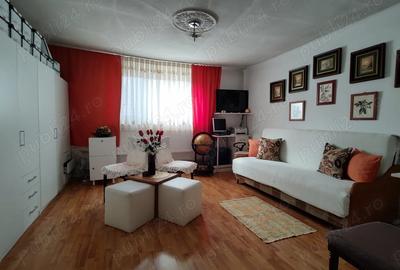 Casa Oradea, singur in curte, 3 camere, 2 bai, str Margaretei - 9