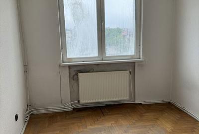 Apartament cu 4 camere decomandat în Central - 4